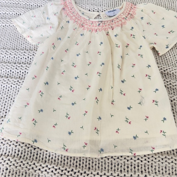 NWOT Old Navy Cream Kids Shirt with Pink and Blue Accents Size M (8) - Picture 2 of 5